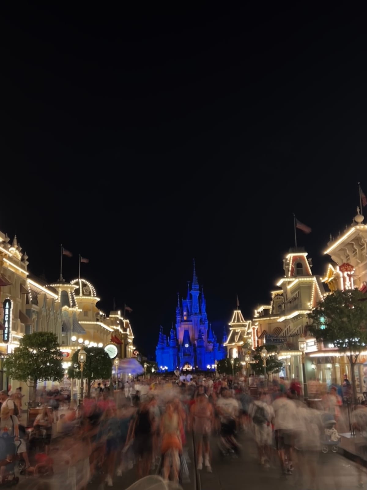 Magic Kingdom Hits Capacity for America's 250th Birthday — Annual Passholders Locked Out on July 4th